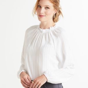 Cloth And Stone Luxe Shirred Neck Blouse

Top